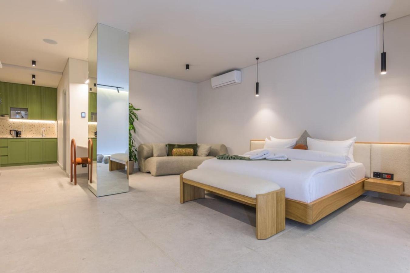 Apartment Boho Wild Flowers In Mar Mikhael *